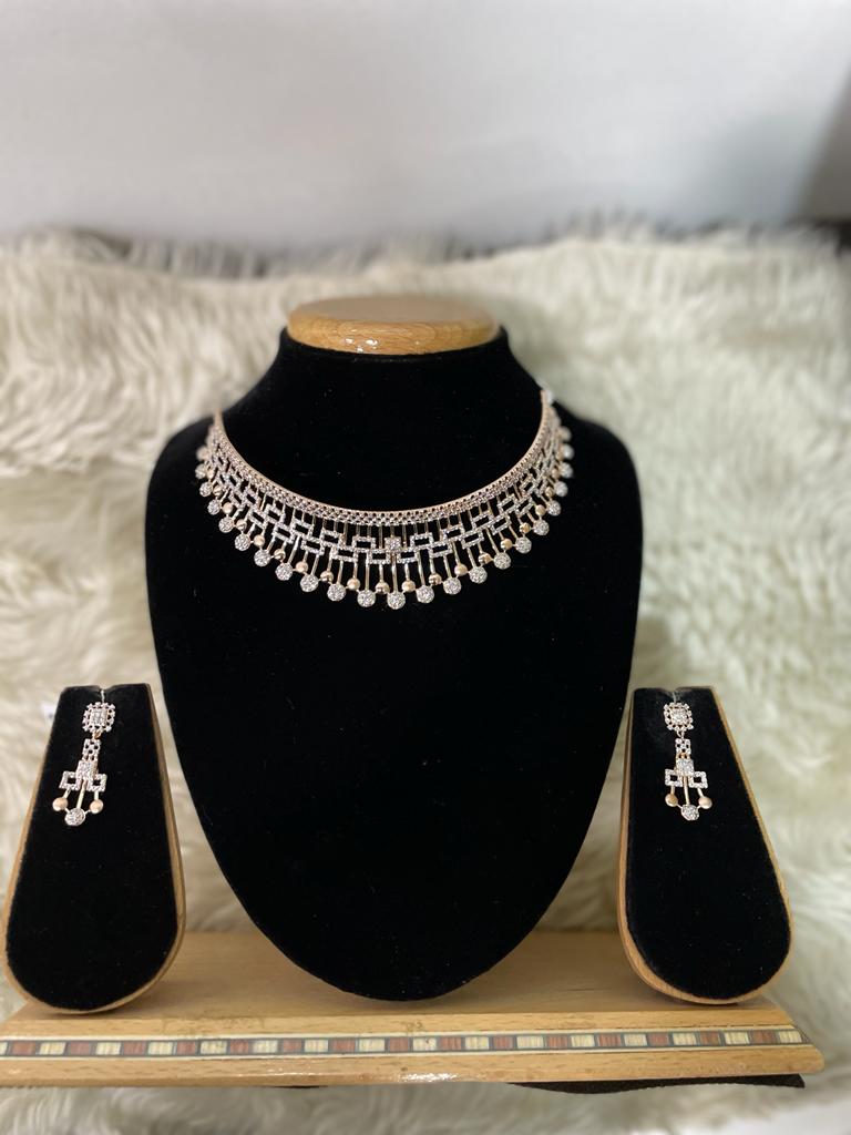 DESIGNER GOLD STONE SET