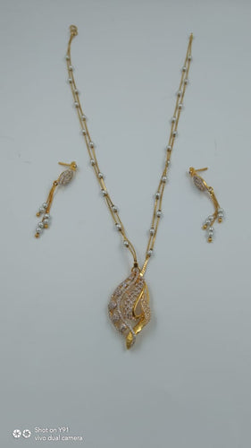 GOLD PEARL CHAIN SET