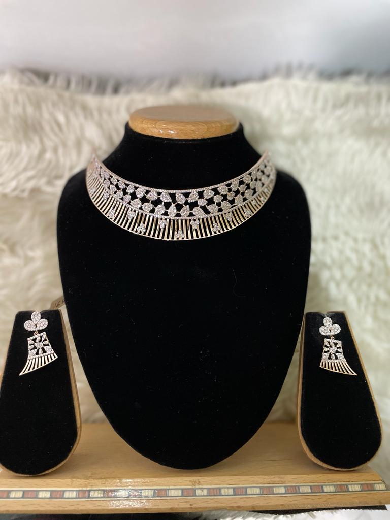 DESIGNER GOLD STONE SET