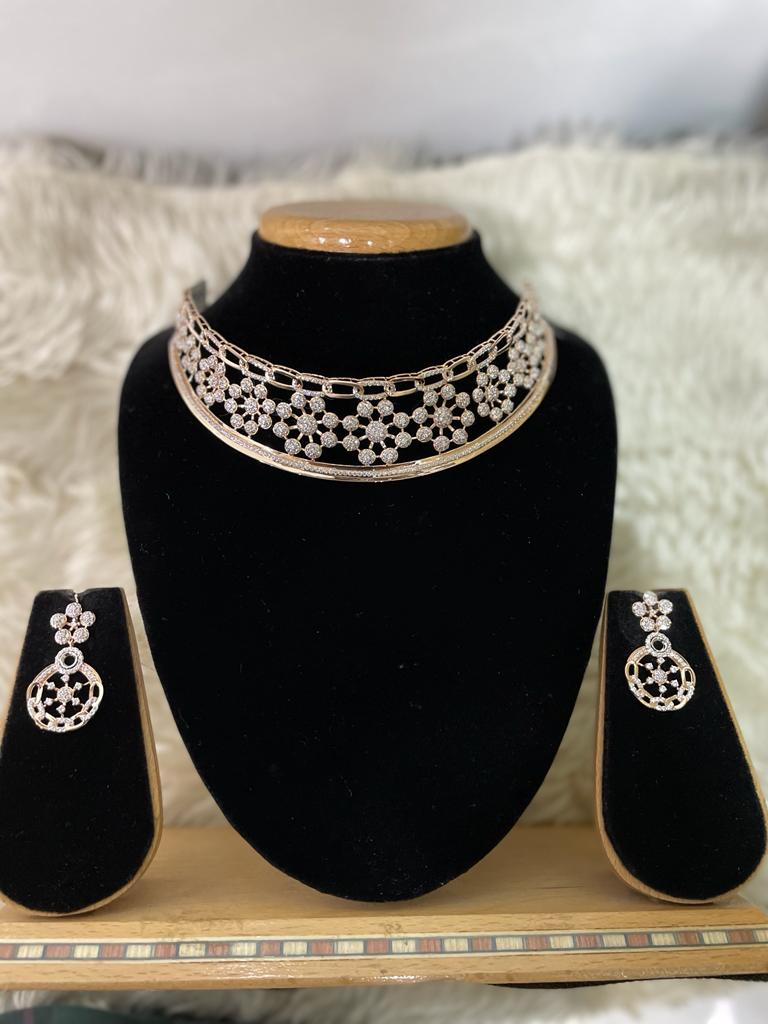 DESIGNER GOLD STONE SET