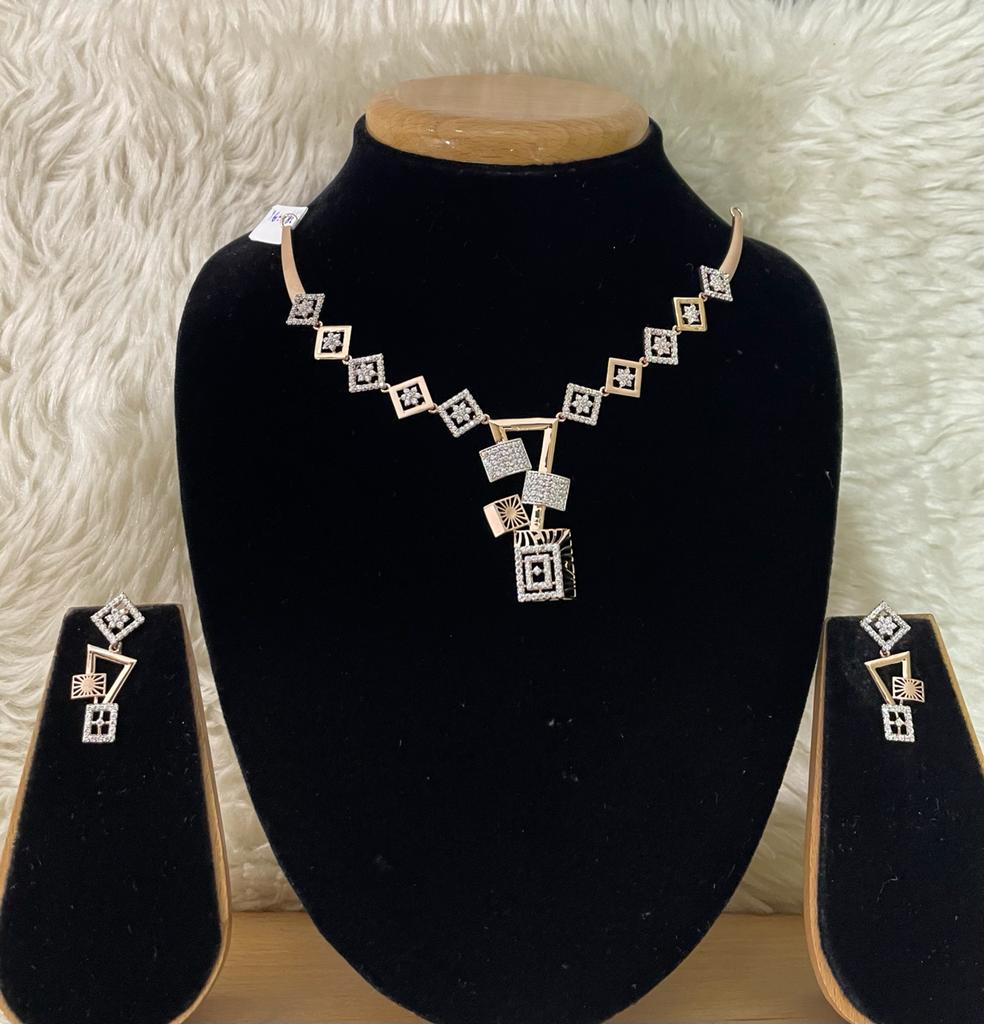 DESIGNER GOLD STONE SET