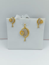 Load image into Gallery viewer, GOLD STONE PENDANT SET