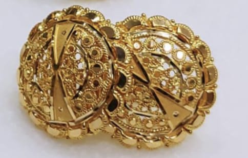GOLD EARRING