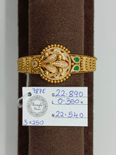 Load image into Gallery viewer, DESIGNER GOLD BRACELET