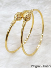 Load image into Gallery viewer, Gold Bangle